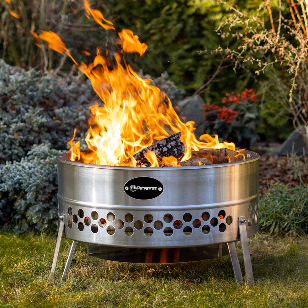 In the Garden with Petromax Tyropit Fire Bowl - Wild & Moor